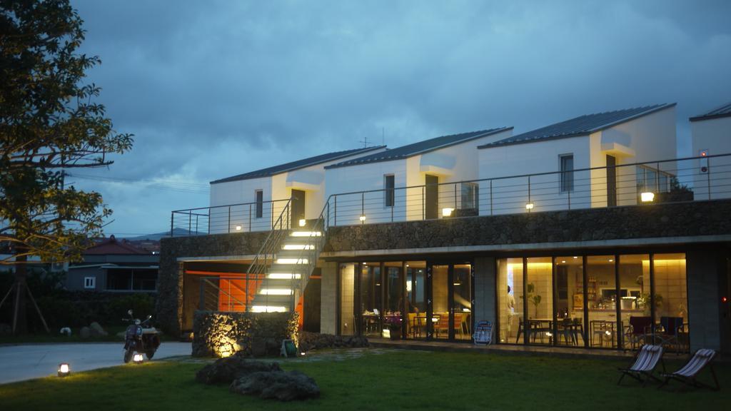 Hotel Eridu Cafe N Beds Seogwipo Zewnętrze zdjęcie