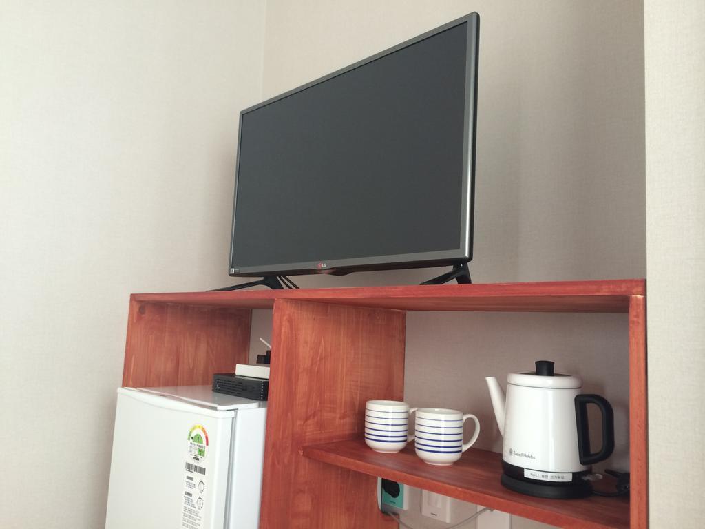Hotel Eridu Cafe N Beds Seogwipo Zewnętrze zdjęcie